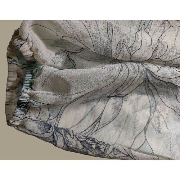 Vince Camuto Light Green and Cream Floral Blouse Size 1X - Picture 7 of 11